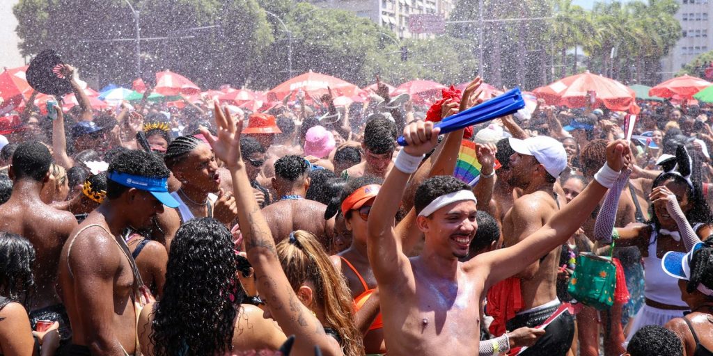 no-rio,-a-cidade-maravilhosa-ja-esta-com-suas-ruas-tomadas-por-folioes