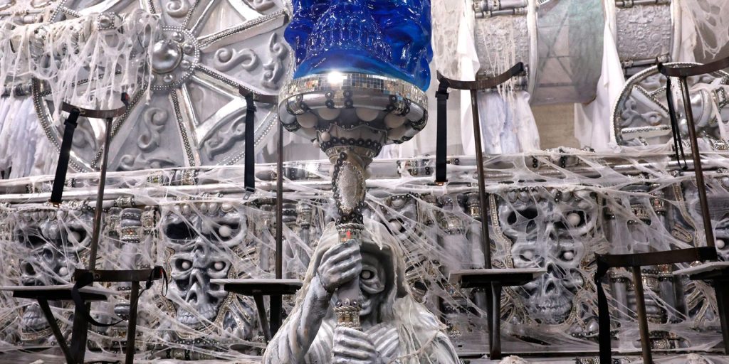 sapucai-vai-de-homenagem-a-carnavalesco-ate-assombracoes-nesta-segunda