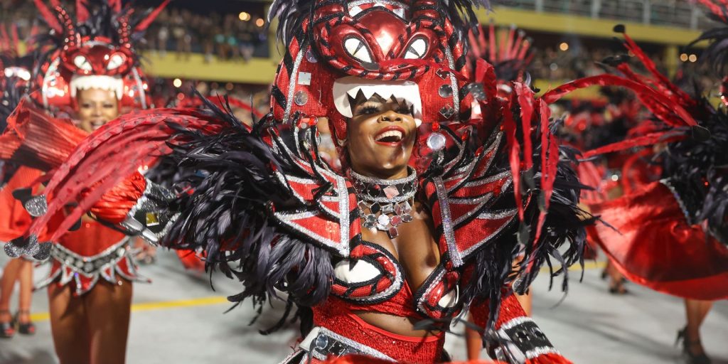 rj:-beija-flor-e-salgueiro-se-destacam-no-2o-dia-do-grupo-especial