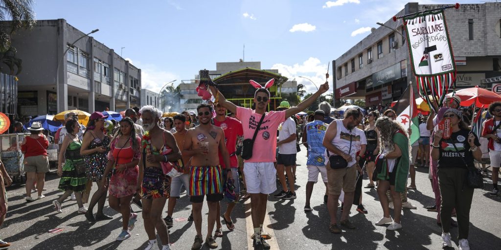 pacotao,-bloco-tradicional-de-brasilia,-trouxe-o-tema-“anistia-nao”