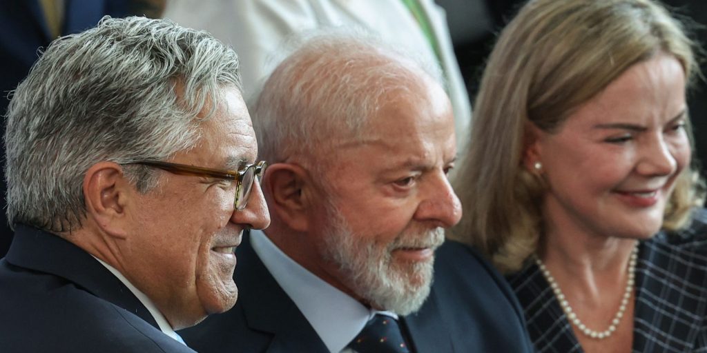 gleisi-hoffmann-cita-isencao-do-ir-como-prioridade-da-agenda-politica