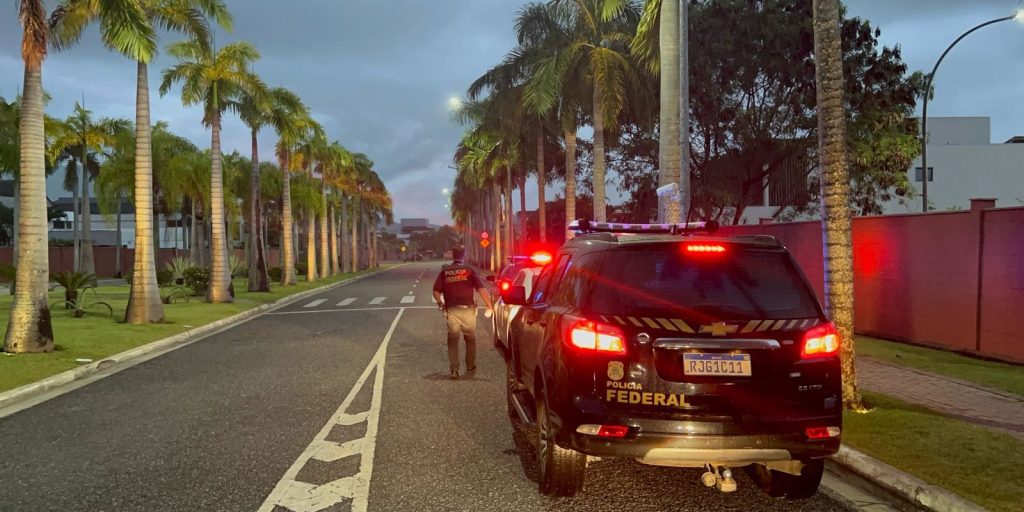 acao-da-pf-mira-trafico-internacional-de-fuzis-de-miami-para-o-rio