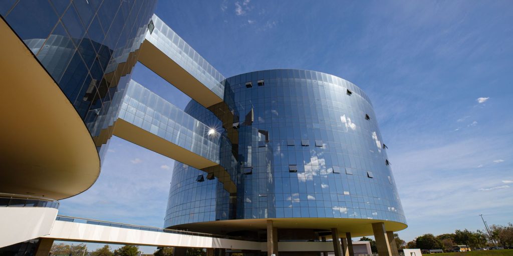 mpf-questiona-veto-a-terapia-hormonal-para-criancas-e-adolescentes