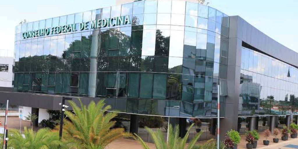 entidades-criticam-cfm-apos-veto-a-terapias-para-jovens-trans