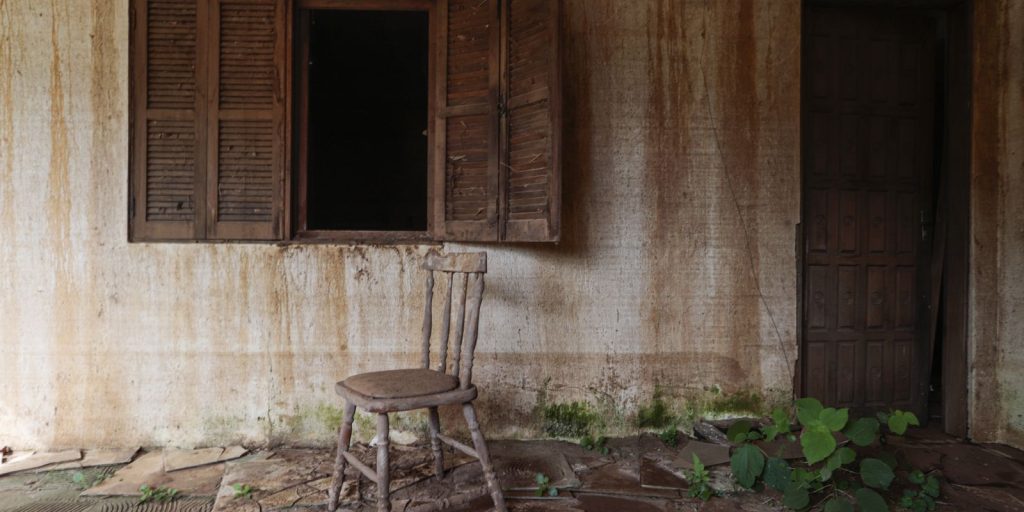 vitimas-das-enchentes-esperam-por-moradias-definitivas-no-rs  