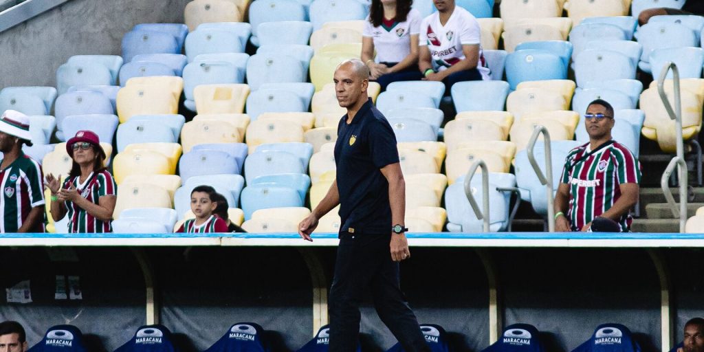 sport-demite-tecnico-portugues-apos-perder-para-o-fluminense