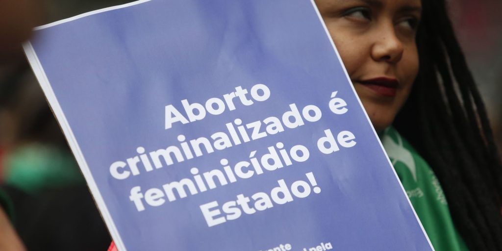 meninas-maes-passam-de-14-mil-e-so-1,1%-tiveram-acesso-a-aborto-legal