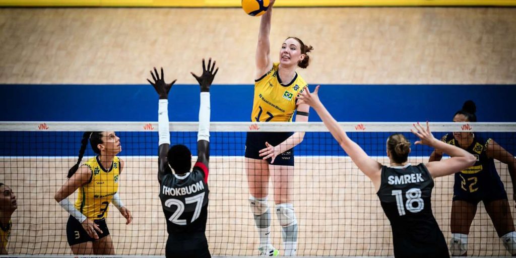 selecao-feminina-de-volei-sofre,-mas-bate-canada-na-liga-das-nacoes