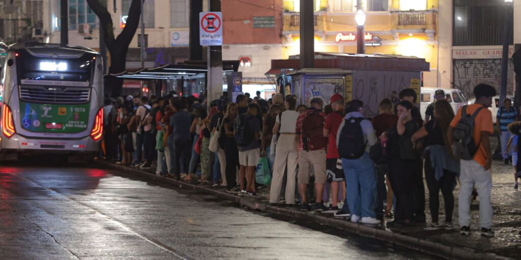 mais-32-onibus-sofrem-ataque-de-vandalismo-em-sao-paulo