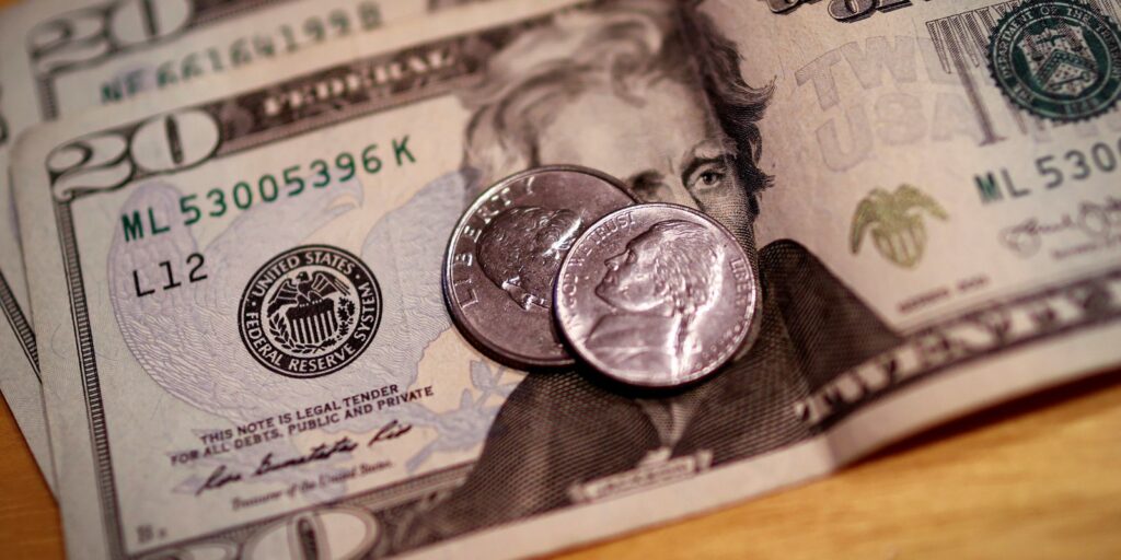 dolar-cai-para-r$-5,52-com-possivel-acordo-entre-eua-e-uniao-europeia