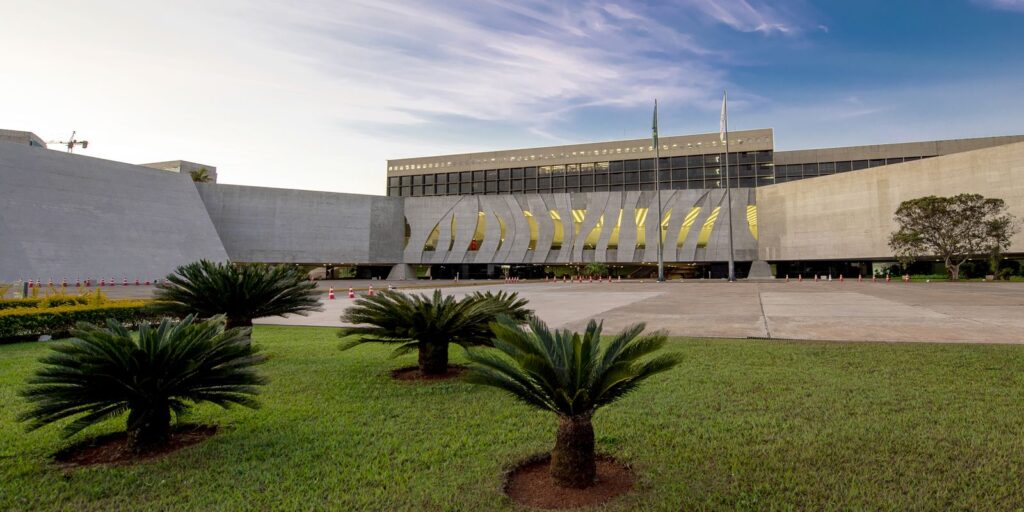 mae-aguarda-que-irlanda-devolva-ao-brasil-filhas-retiradas-de-casa