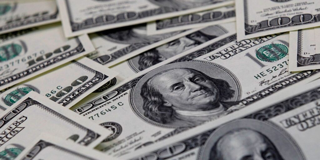 dolar-cai-para-r$-5,54-com-dados-de-desemprego-nos-eua