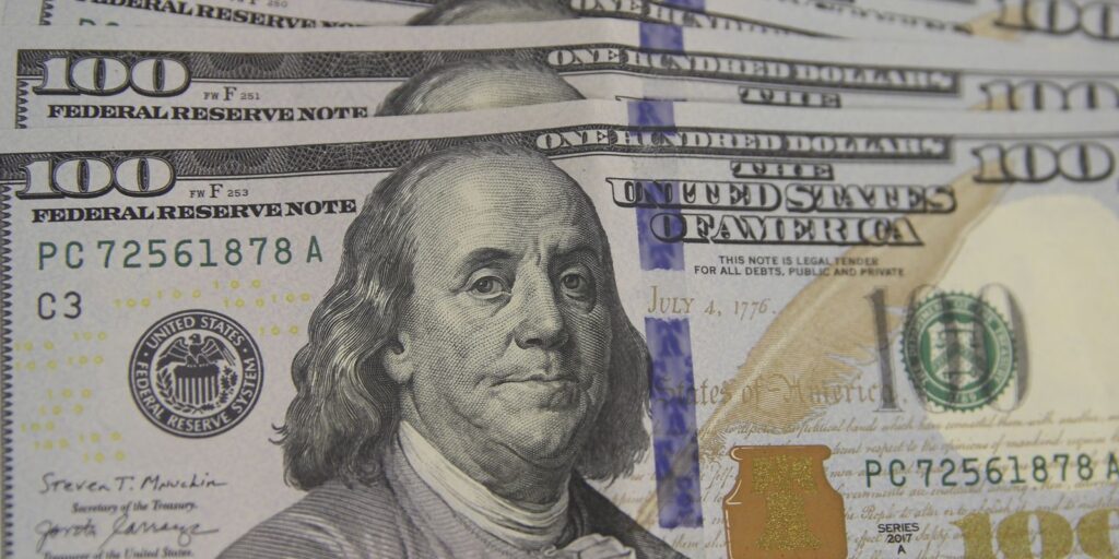 dolar-cai-para-r$-5,42-e-atinge-menor-valor-em-mais-de-um-mes