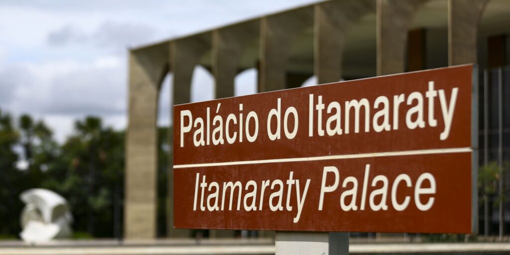 itamaraty-e-gleisi-rechacam-ataque-de-vice-secretario-de-trump