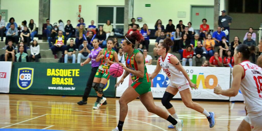 sampaio-basquete-e-sesi-araraquara-disputam-quarto-jogo-da-final