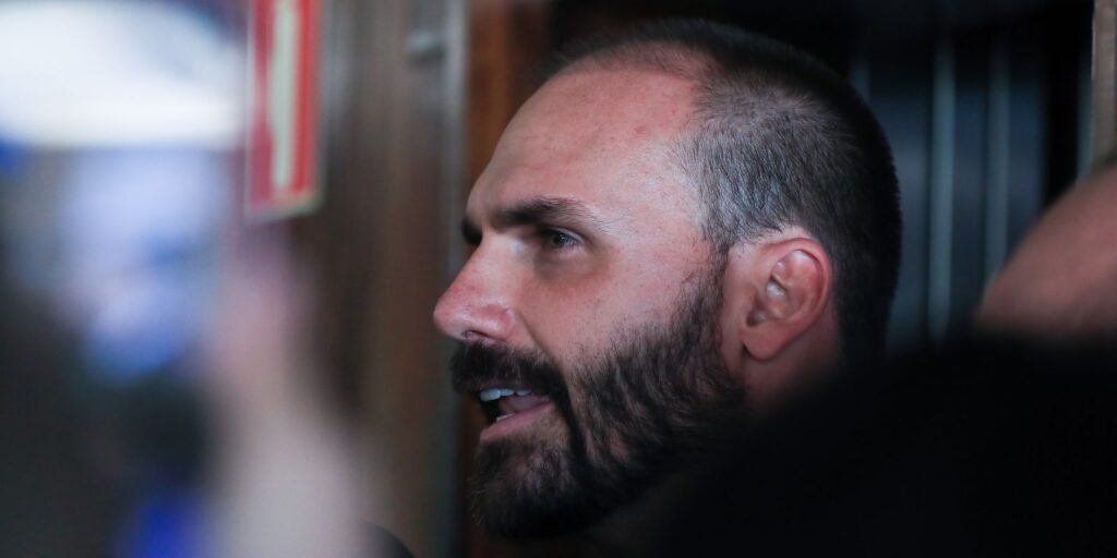 apos-indiciamento,-eduardo-bolsonaro-critica-atuacao-da-pf