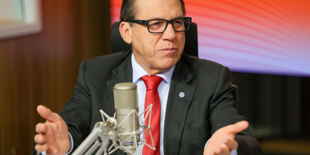 ministro-minimiza-impacto-do-tarifaco-no-mercado-de-trabalho
