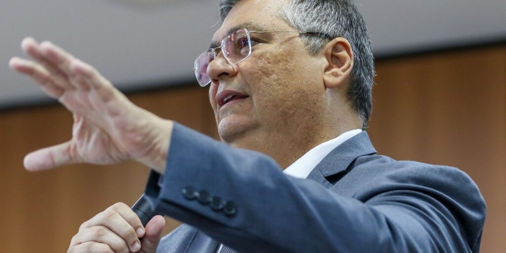dino-da-10-dias-para-motta-explicar-tramite-do-pl-sobre-adultizacao