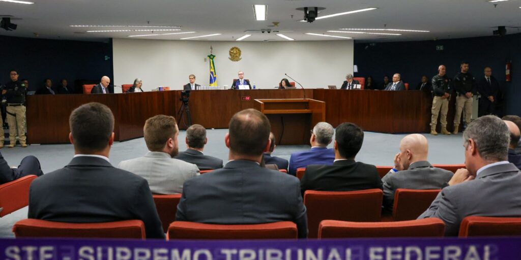 ao-vivo:-stf-retoma-julgamento-de-bolsonaro;-dino-e-o-segundo-a-votar 