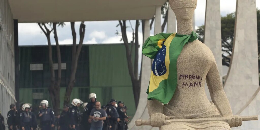 8/1:-moraes-mantem-prisao-domiciliar-de-mulher-que-pichou-estatua