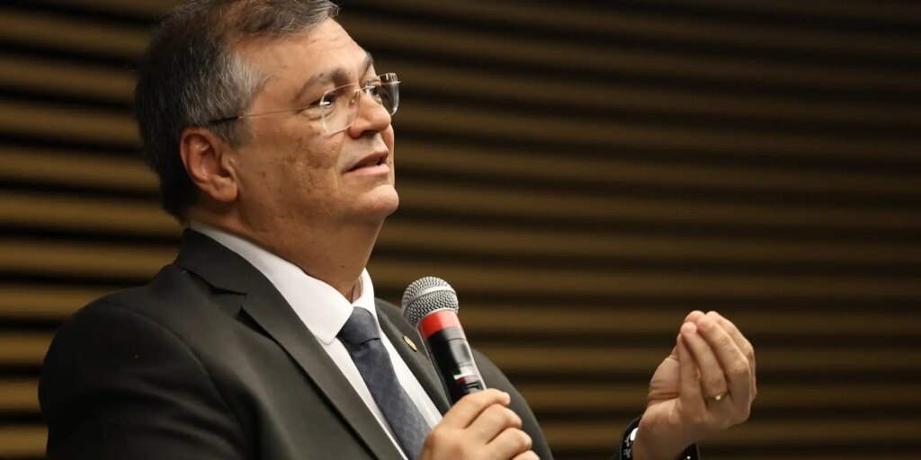 dino-determina-que-pf-investigue-conduta-de-bolsonaro-durante-pandemia