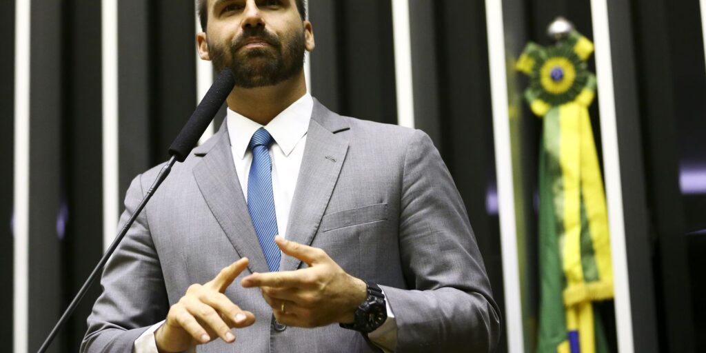 camara-deve-ser-comunicada-sobre-denuncia-contra-eduardo-bolsonaro