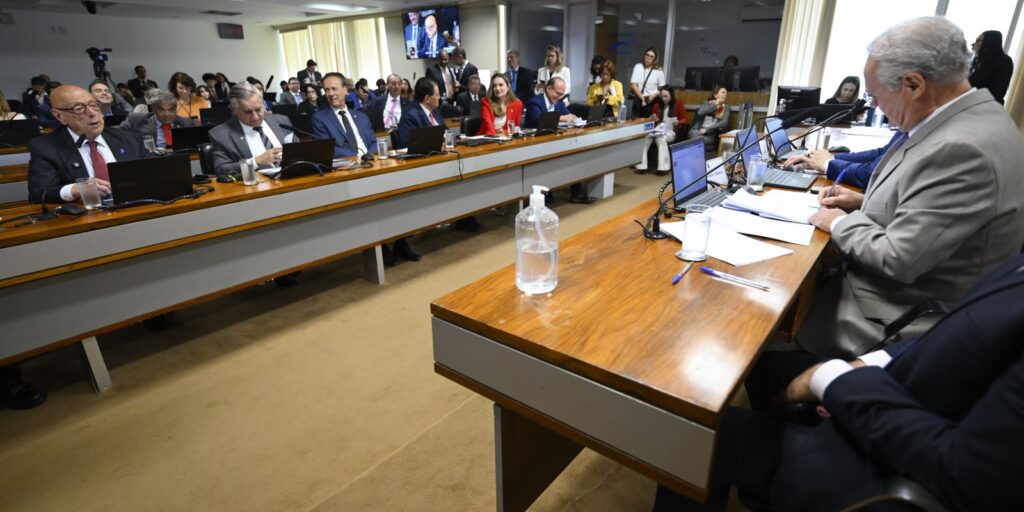 comissao-do-senado-aprova-isencao-do-ir-para-quem-ganha-ate-r$-5-mil