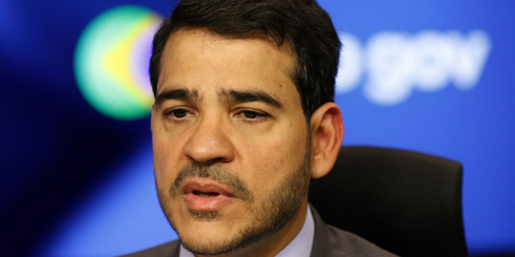 contratacao-como-pj-corroi-pacto-social-no-brasil,-diz-messias