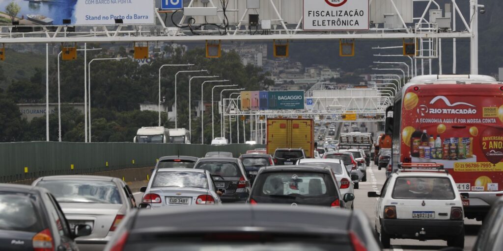 carro-e-o-principal-meio-de-transporte-para-o-trabalho,-diz-censo
