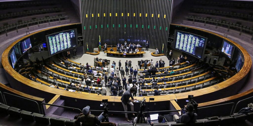 camara-aprova-urgencias-para-votacao-de-projetos-com-foco-em-educacao