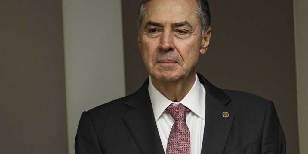 nao-tem-relacao-com-sancoes-dos-eua,-diz-barroso-sobre-saida-do-stf