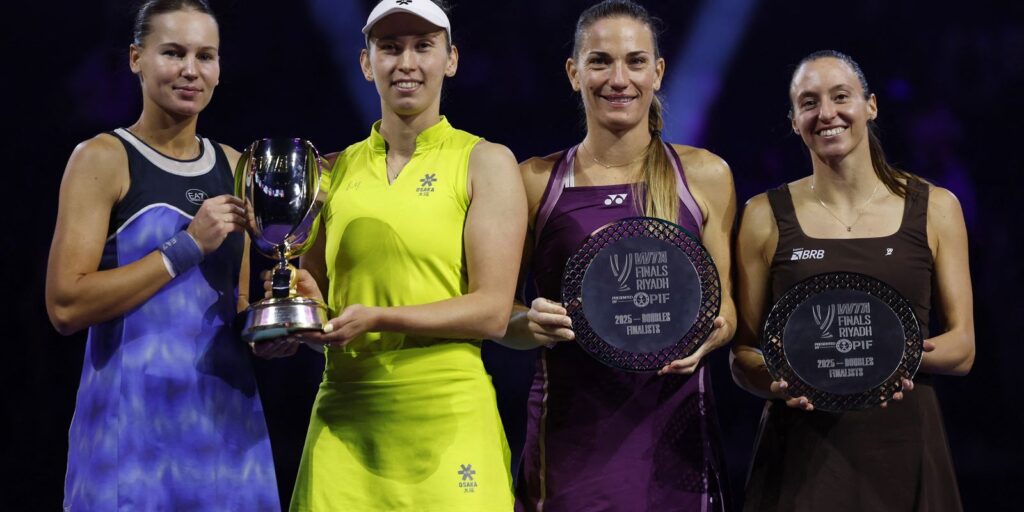 stefani-e-babos-perdem-na-decisao-e-ficam-com-o-vice-no-wta-finals