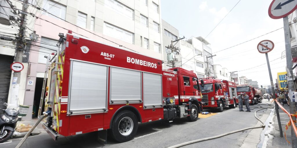 explosao-de-galpao-com-fogos-de-artificio-mata-uma-pessoa-em-sao-paulo