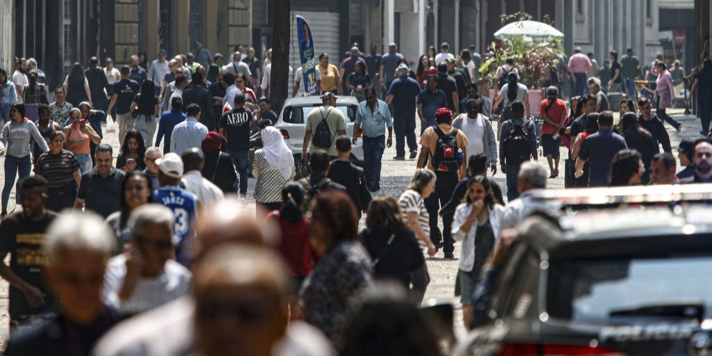 mais-de-8,6-milhoes-deixam-pobreza;-brasil-tem-melhor-nivel-desde-2012