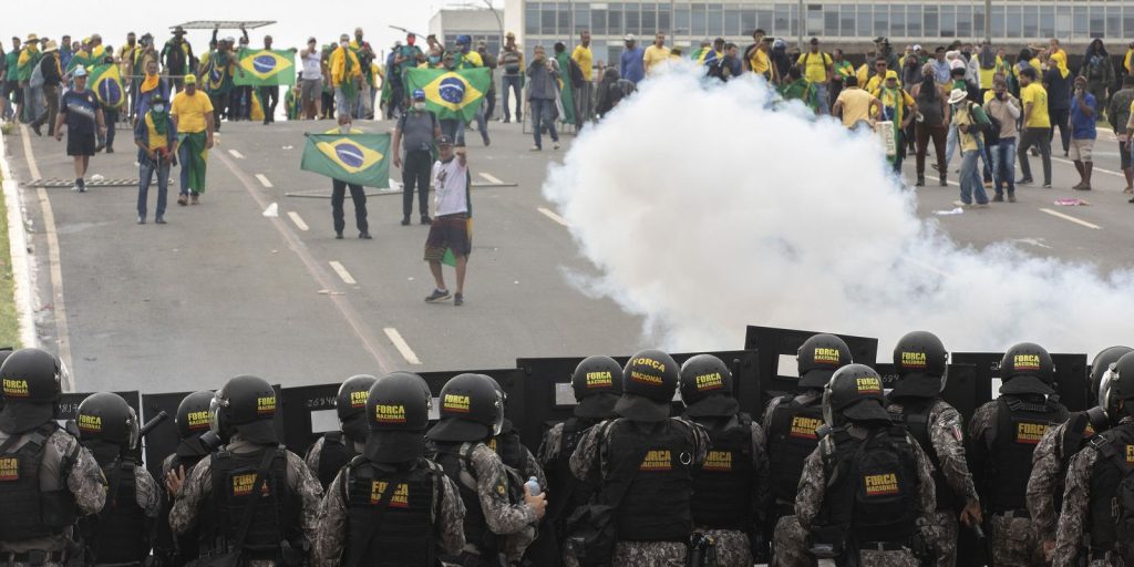 stf-forma-maioria-para-condenar-cinco-pms-do-df-a-16-anos-pelo-8/1 