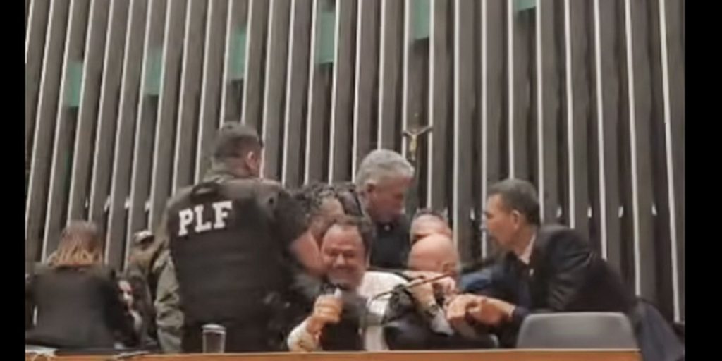 entidades-criticam-retirada-da-imprensa-na-camara