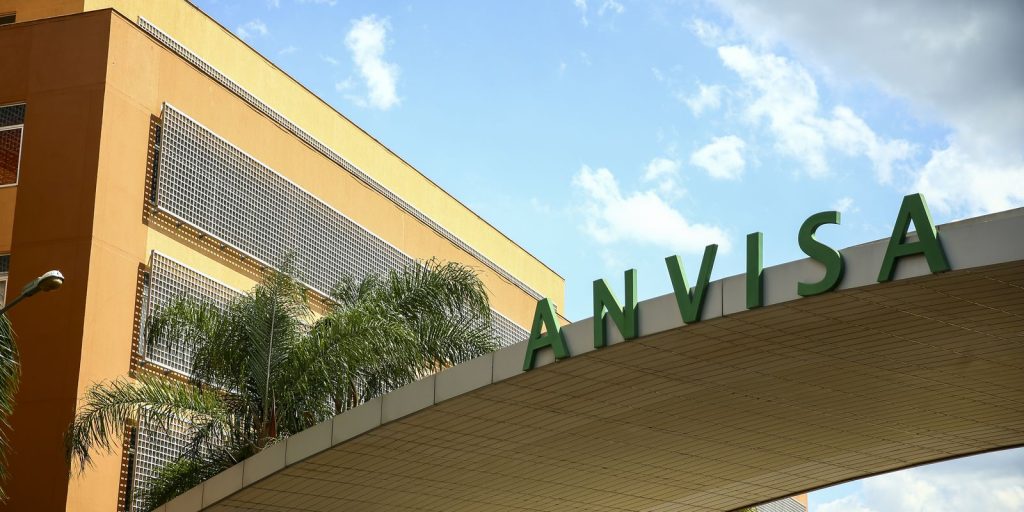 anvisa-proibe-comercializacao-de-perfume-e-maquiagem-capilar