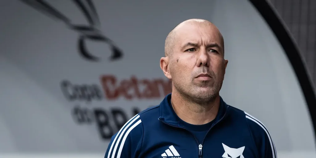 cruzeiro-anuncia-saida-de-leonardo-jardim-apos-reves-na-copa-do-brasil