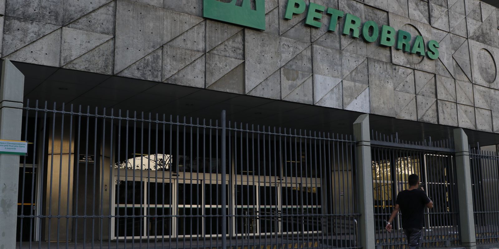 federacoes-se-dividem-sobre-futuro-da-greve-na-petrobras