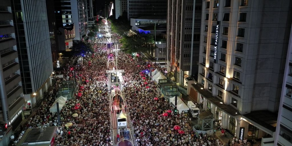 reveillon-na-avenida-paulista-teve-musica-e-fogos-silenciosos
