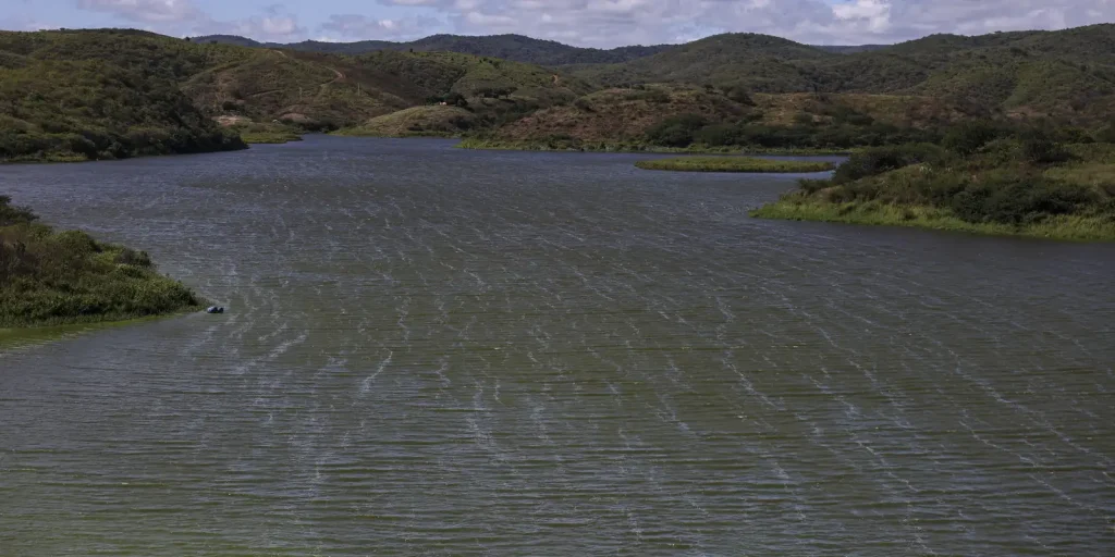 nivel-do-rio-sao-francisco-ultrapassa-cota-de-alerta