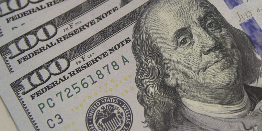 dolar-cai-para-r$-5,19-e-continua-no-menor-valor-em-20-meses