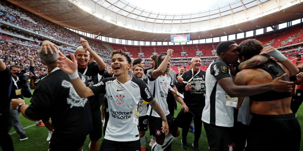 corinthians-vence-flamengo-e-e-bicampeao-da-supercopa-rei