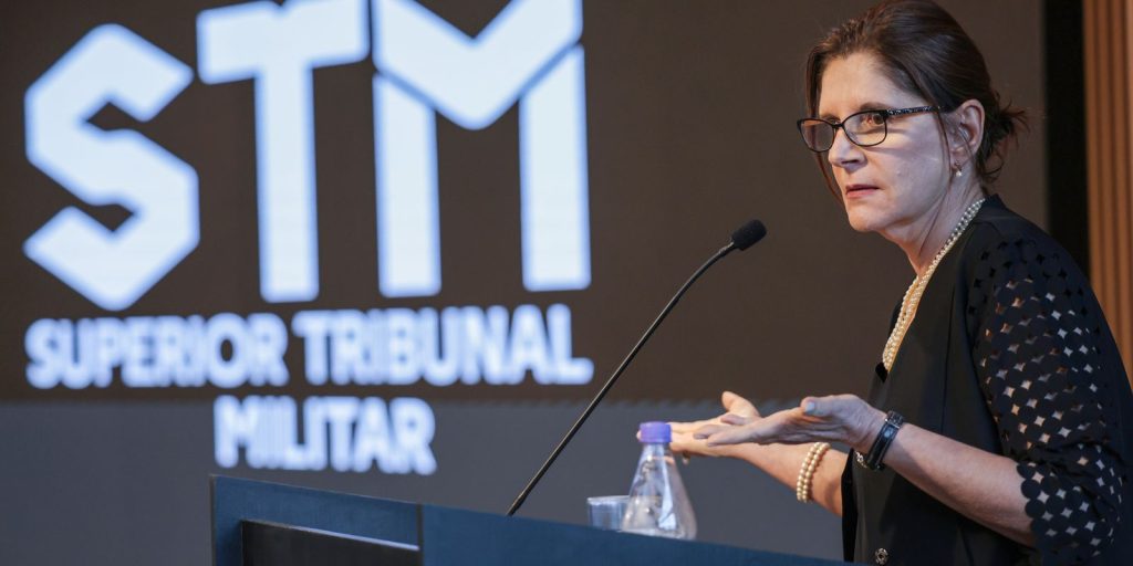 bolsonaro-fez-descaso-com-preceitos-eticos-dos-militares,-diz-mpm