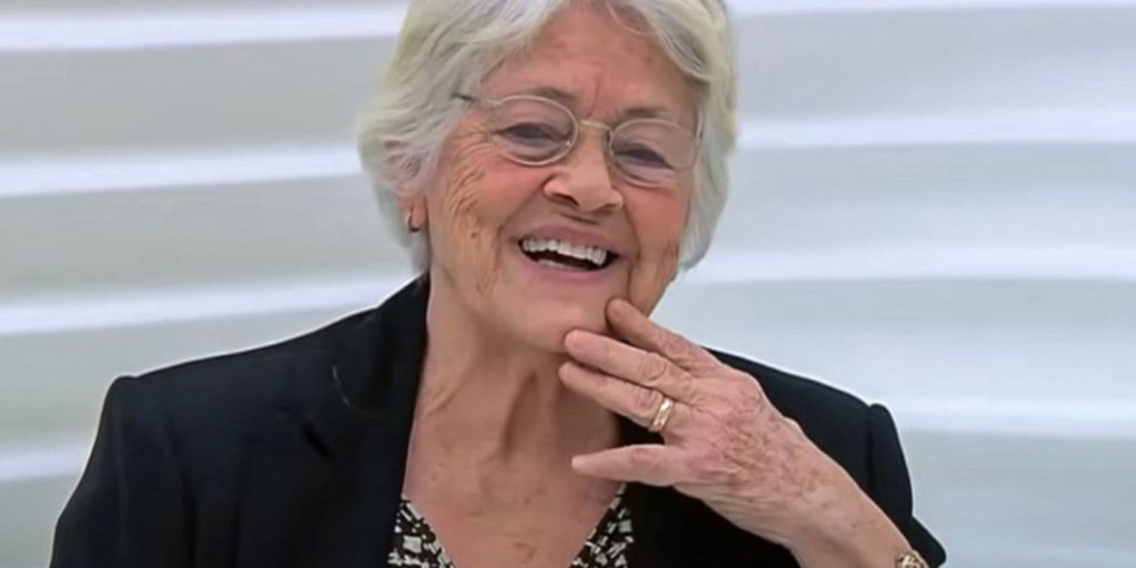 adelia-prado-recebe-alta-hospitalar-e-esta-em-casa