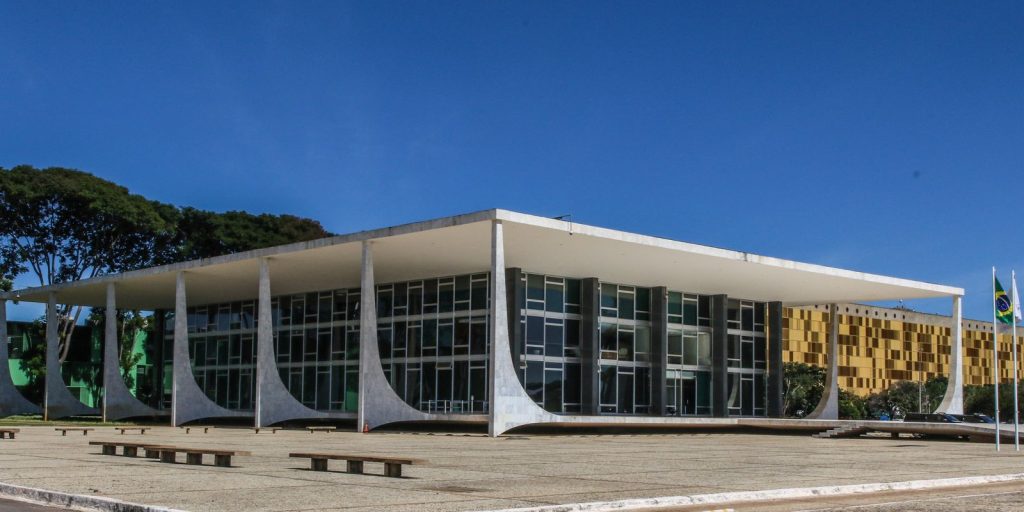 stf-derruba-lei-que-criou-programa-escola-sem-partido-no-parana