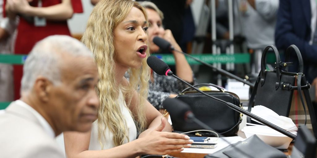 mpf-pede-condenacao-de-ratinho-e-sbt-por-falas-contra-erika-hilton 