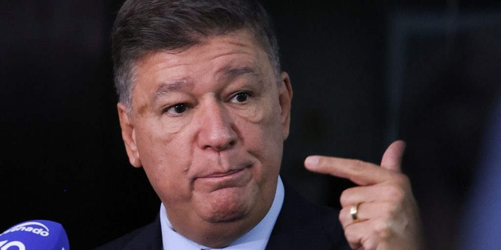 dino-da-5-dias-para-senador-explicar-repasse-de-emendas-a-lagoinha