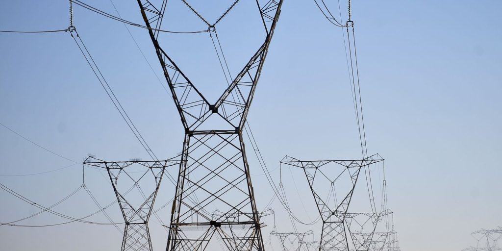 aneel-leiloa-cinco-lotes-de-linhas-de-transmissao-de-energia