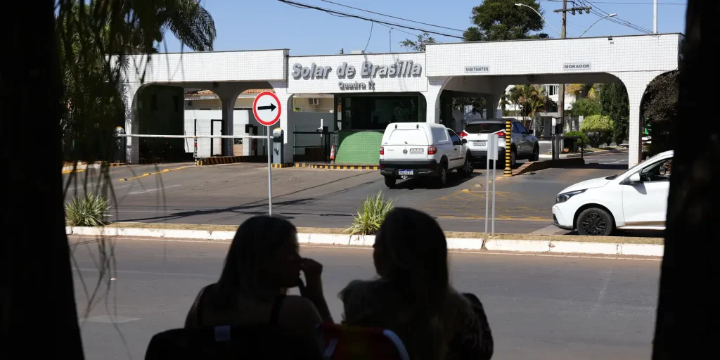 bolsonaro-tem-24h-para-explicar-fala-de-eduardo-sobre-acesso-a-video